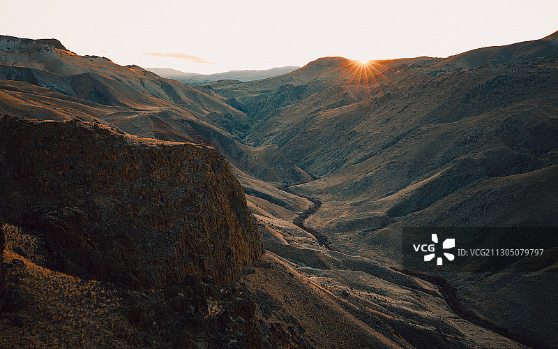 美国爱达荷州梅尔巴沙漠峡谷日落图片素材