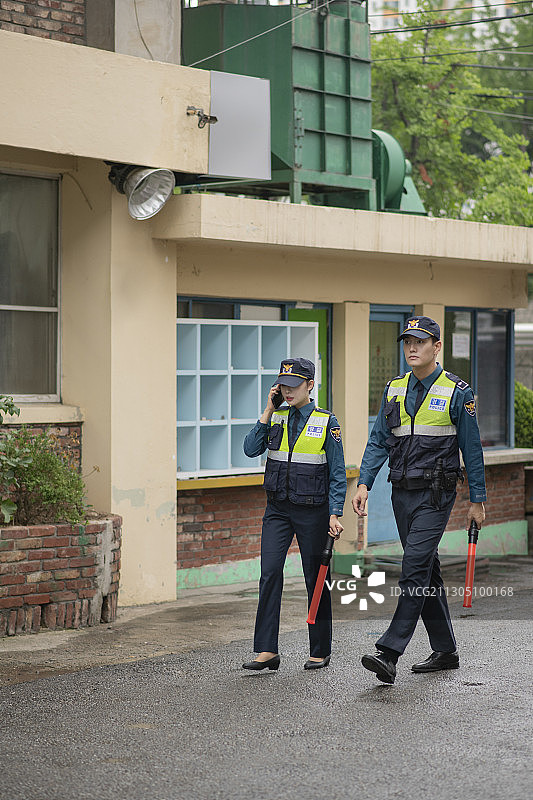 亚洲男女警官140图片素材