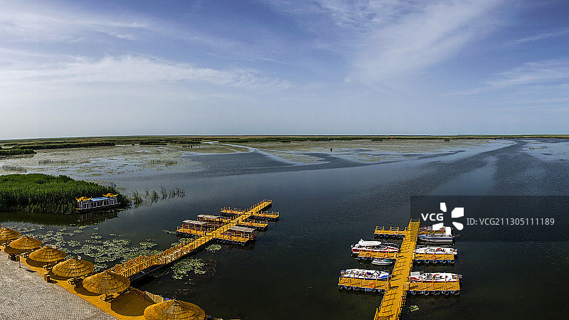 宁静的博斯腾湖图片素材