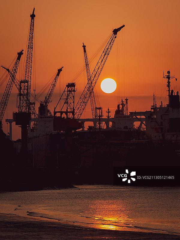 船厂夕阳-5图片素材