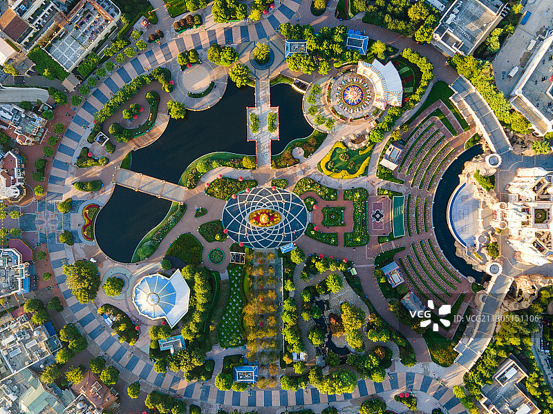 上海市迪士尼乐园奇想花园清晨航拍图片素材