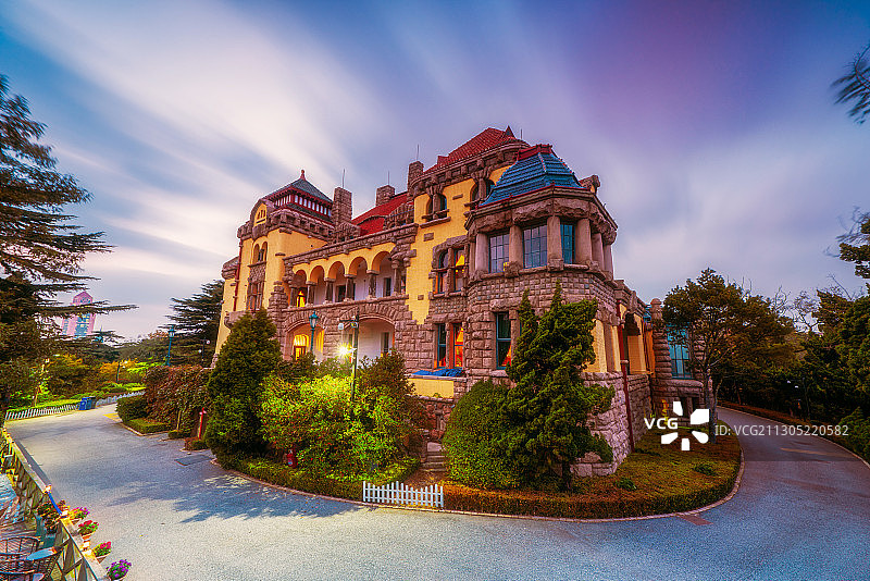 青岛总督府，现名：迎宾馆，始建于1903年，德式半山建筑。图片素材
