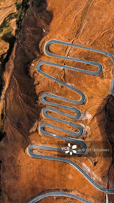 西藏定日县珠峰景区加乌拉山口108拐图片素材