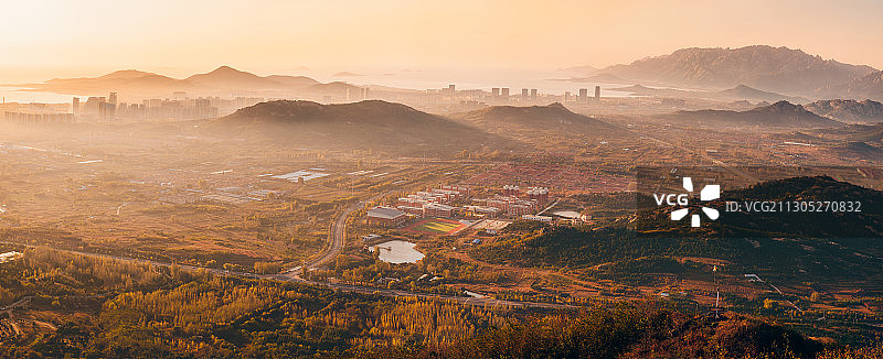 金乌升硅谷，鳌湾漾晨曦图片素材