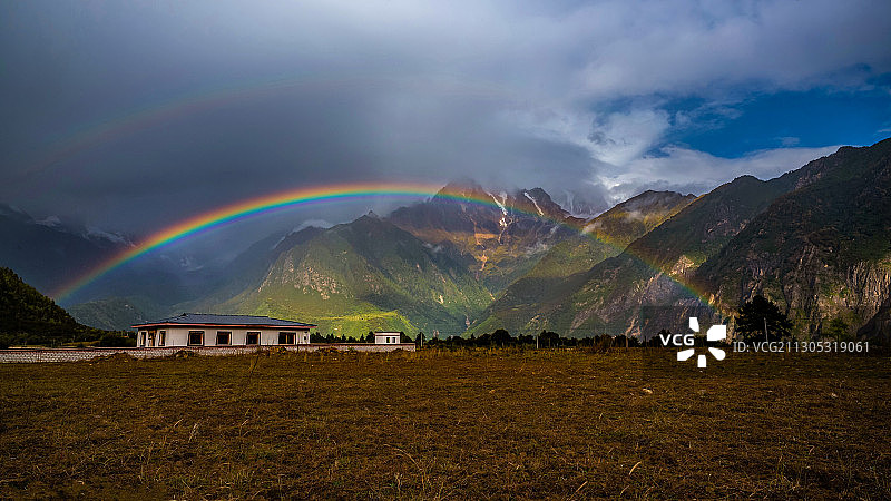 川西高原彩虹图片素材