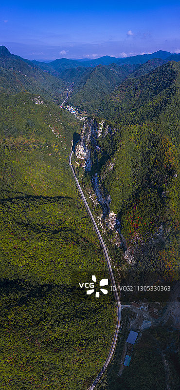 河南省西部山区峡谷公路图片素材