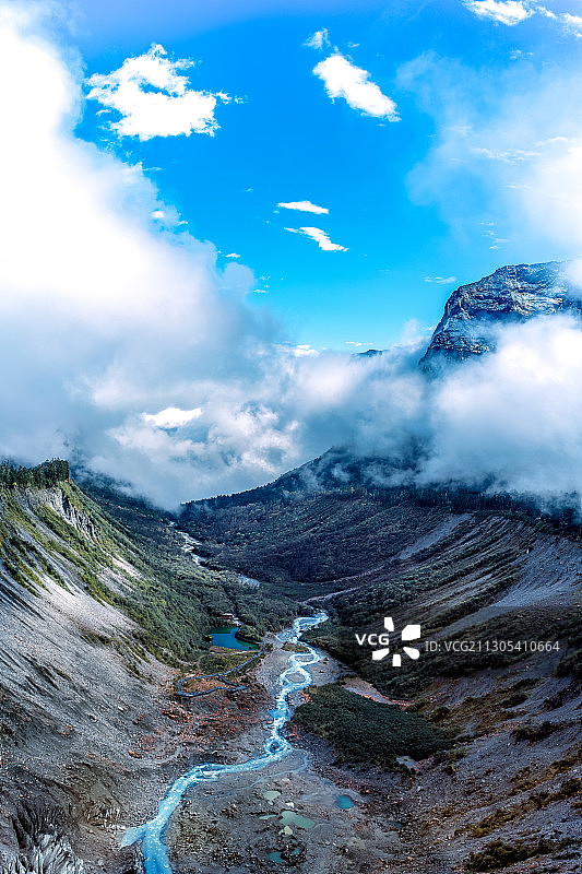 云漫海螺沟图片素材