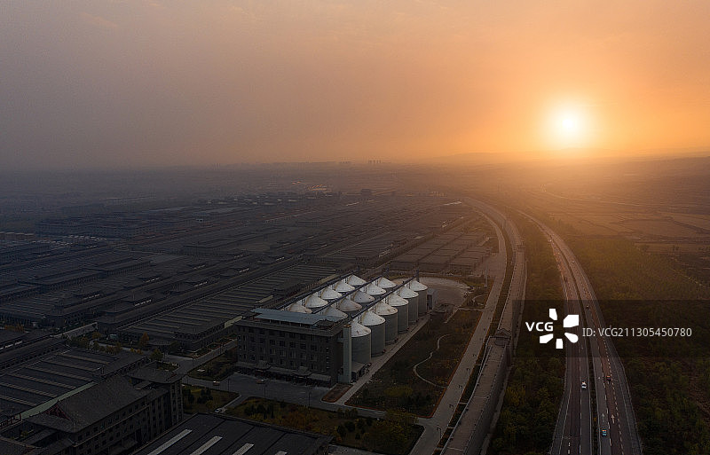 山西杏花村汾酒城酒窖传统工艺图片素材