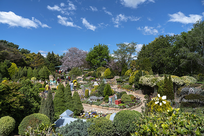 微缩的山谷花园城堡图片素材