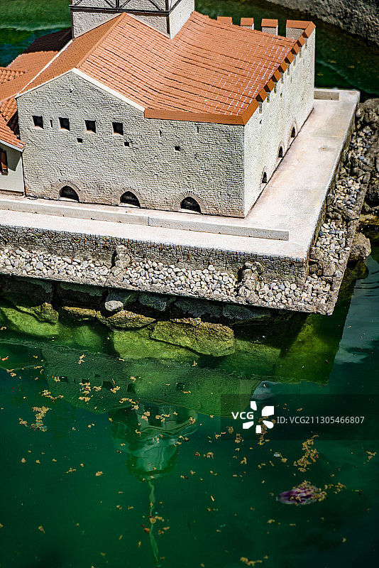 小人国湖畔微缩庄园建筑图片素材