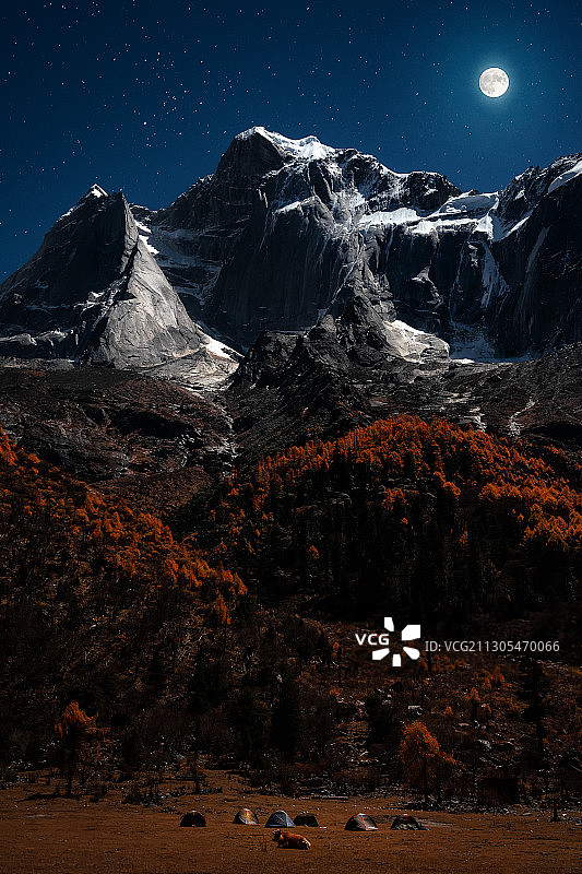 四川川西甘孜阿坝州长坪沟穿越毕棚沟徒步长穿毕木骡子营地星月夜图片素材