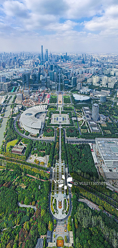 世纪公园远眺世纪大道陆家嘴-上海浦东图片素材