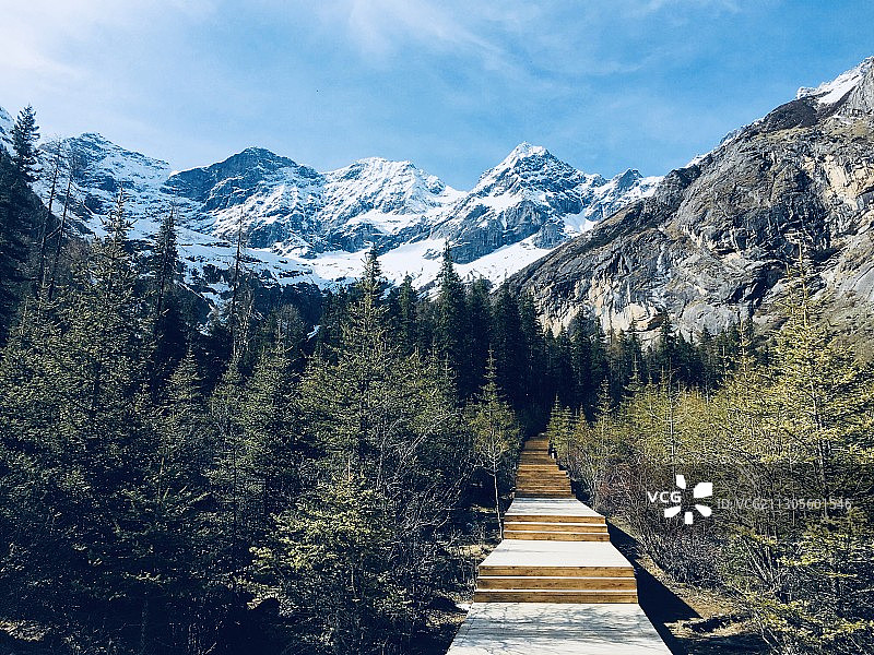 山遥路远图片素材