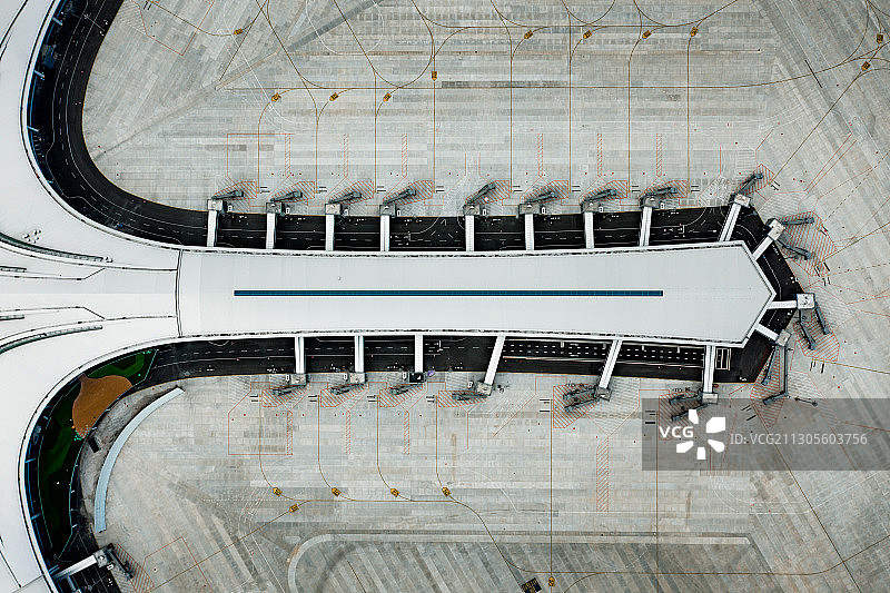 中国山东青岛胶东国际机场航站楼局部航拍图片素材
