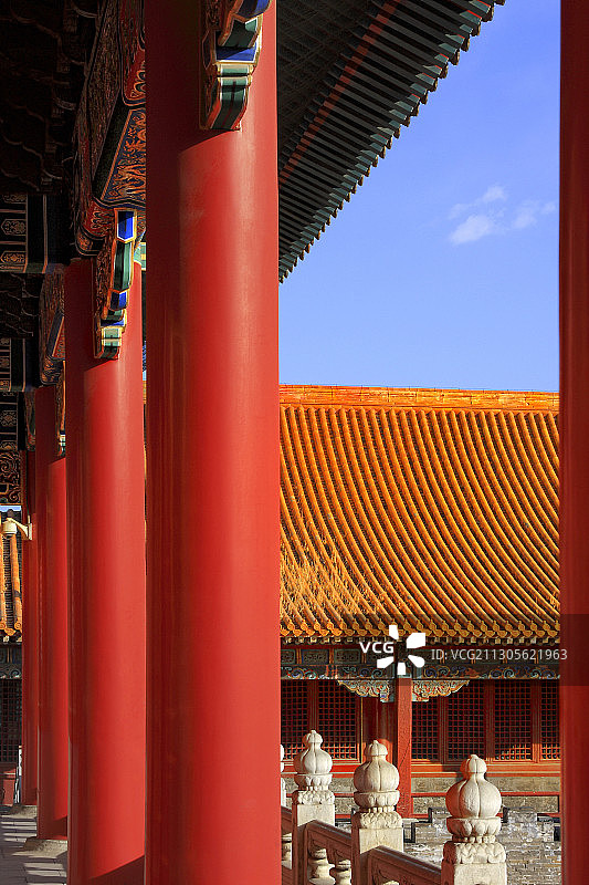 故宫午门里的朱漆檐柱图片素材