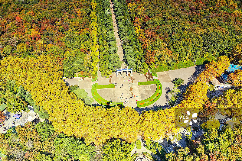 秋季南京中山陵景区的博爱坊图片素材