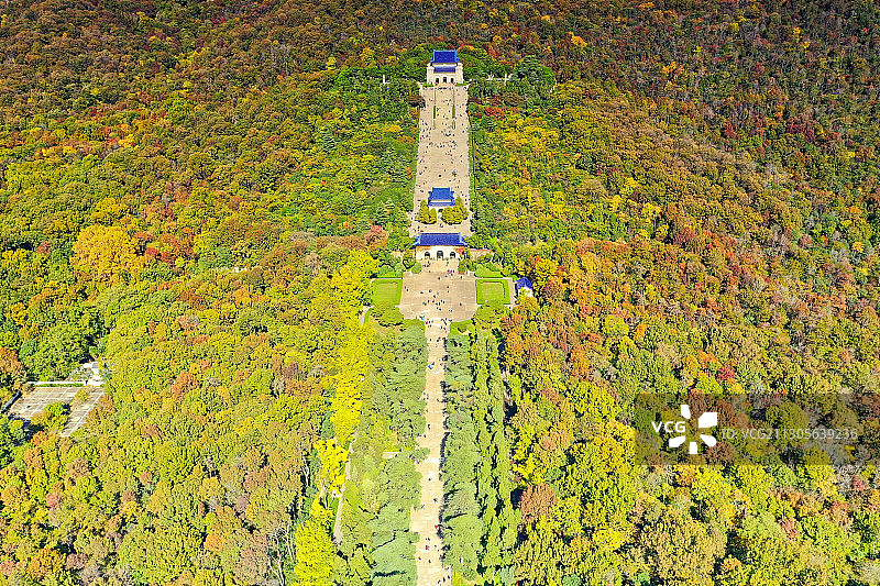 按南北向中轴线对称布置的南京中山陵图片素材