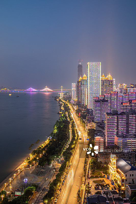 武汉武昌区江滩与长江二桥夜景图片素材