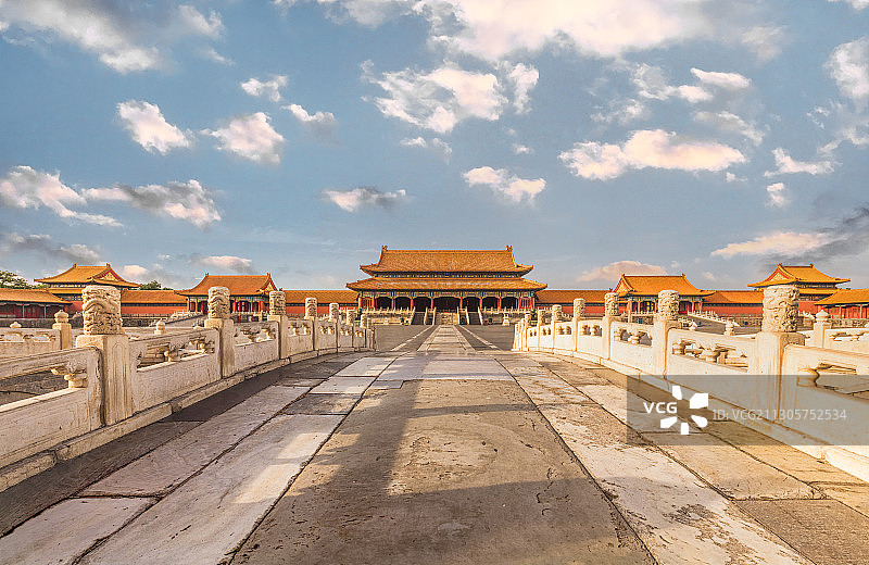 北京故宫博物院太和殿广场，武英殿、金水河日落图片素材