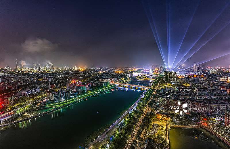 广东省茂名市茂南区小东江两岸的夜晚江景图片素材