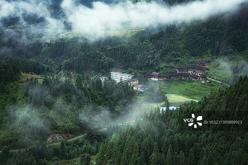 云雾之间图片素材