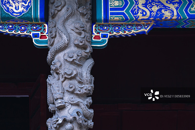 2020年10月5日，山东曲阜孔庙，大成殿的龙柱。图片素材