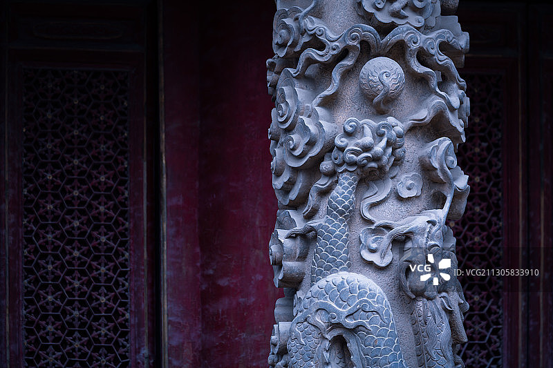 2020年10月5日，山东曲阜孔庙，大成殿的龙柱。图片素材