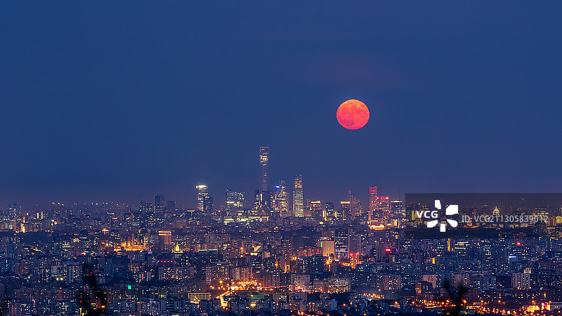 红月亮升起来图片素材