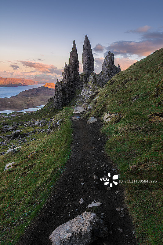 苏格兰高地天空岛的斯托尔山和山间小径图片素材
