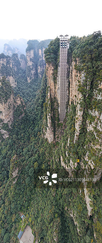 湖南张家界武陵源百龙天梯：拥抱三项世界之最 既壮观又独特图片素材