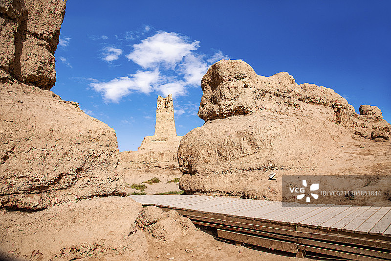 新疆吐鲁番市高昌故城遗址旅游栈道图片素材