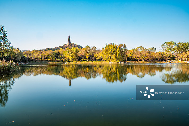 北京海淀区玉东园公园秋景图片素材