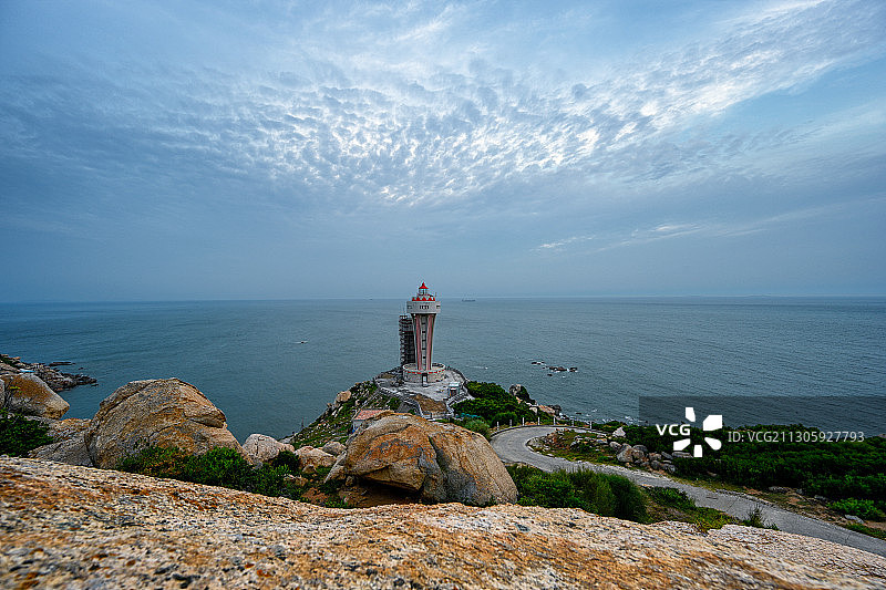 汕头南澳岛灯塔与海岸线图片素材