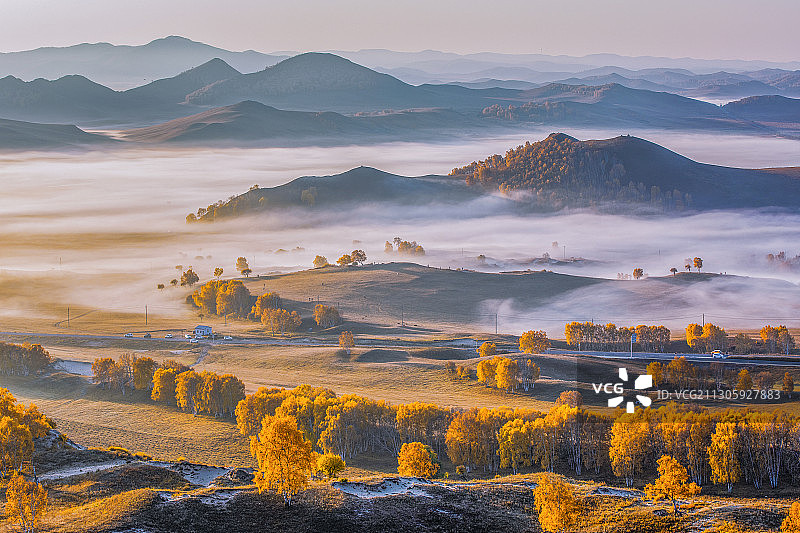 一派秋色缥缈中图片素材