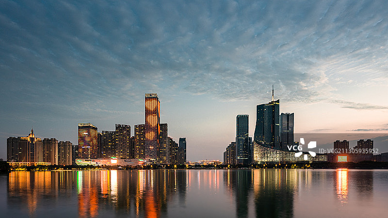 天鹅湖夜景图片素材