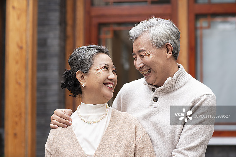 幸福的老年夫妇图片素材