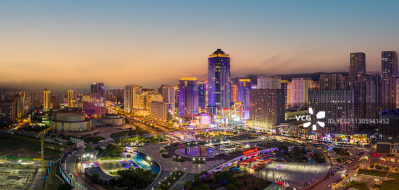 青海西宁海湖广场城市天际线航拍景观夜景图片素材