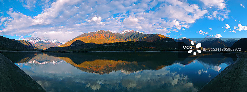 雅鲁藏布大峡谷图片素材