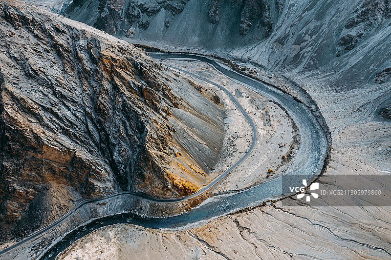 塔莎古道丹霞地貌与叶尔羌河航拍图片素材