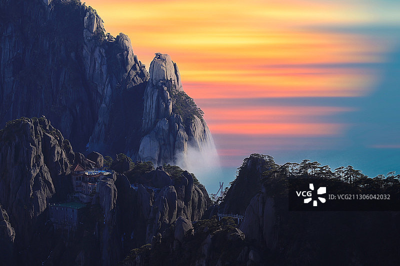 天都峰云-黄山天都峰图片素材