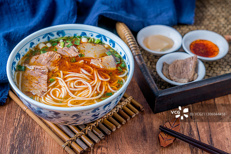 甘肃兰州传统美食一碗兰州拉面图片素材