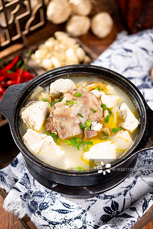 筒子骨炖八公山豆腐图片素材