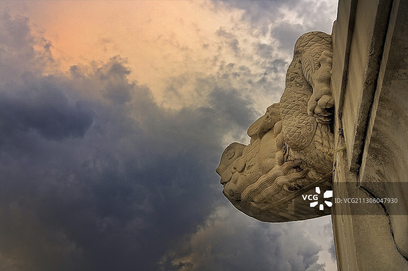 故宫太和殿汉白玉台基上的螭首图片素材