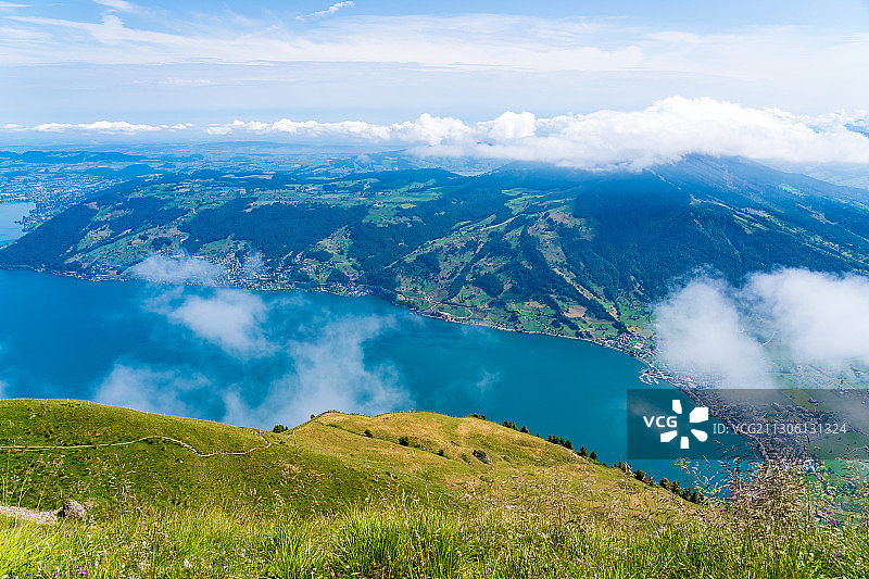 从瑞士瑞吉山俯瞰楚格湖图片素材