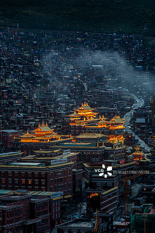 川西四川蜀山贡嘎雪山色达佛教藏民川藏西藏河流倒影风光莲宝叶则图片素材