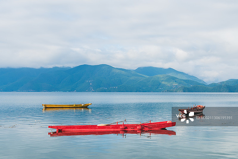 秋天的中国云南丽江泸沽湖风景图片素材