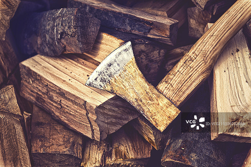 斧头和原木图片素材