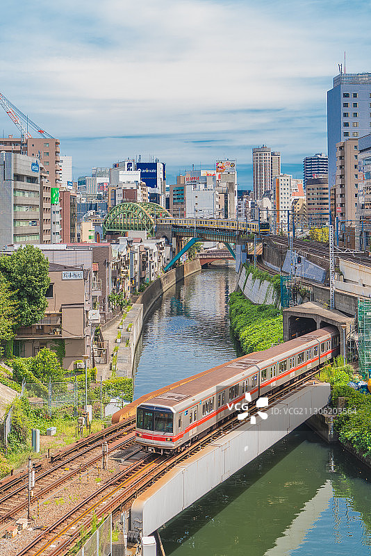 东京御茶之水列车开过城市图片素材