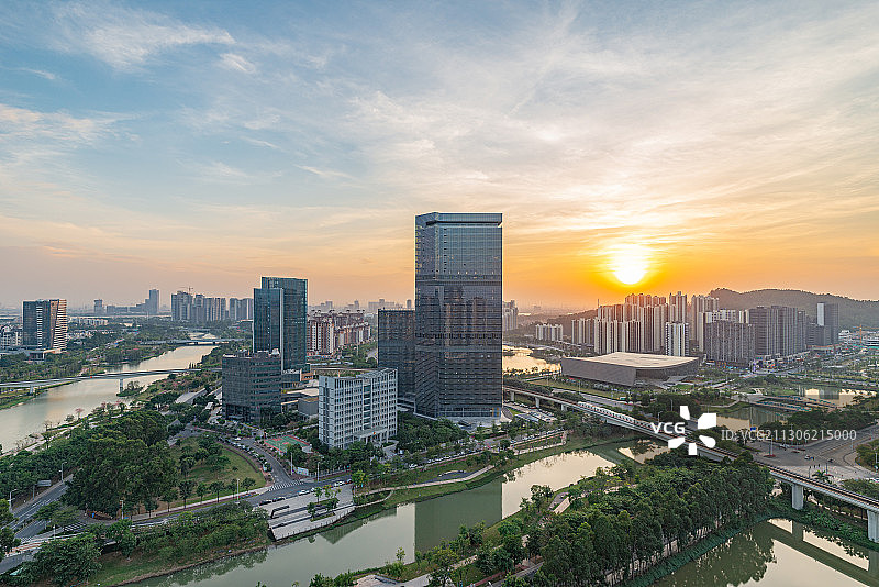 冬季晚霞下的南沙城图片素材