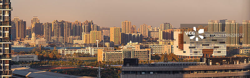 亚洲中国武汉洪山区城市天际线黄昏日落建筑摄影图片素材